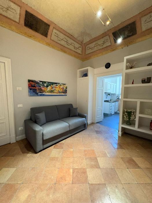 Donna Sofi Naples