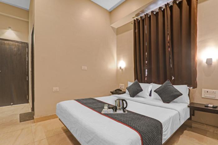 Super Townhouse Amaraa Hotel Near Phoenix Palassio