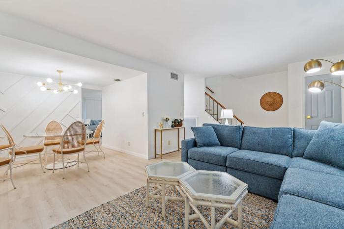 Elegant 3BR Wellington townhome