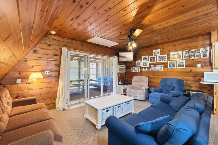 Chalet #50 Near Courts & Family Resort Fun
