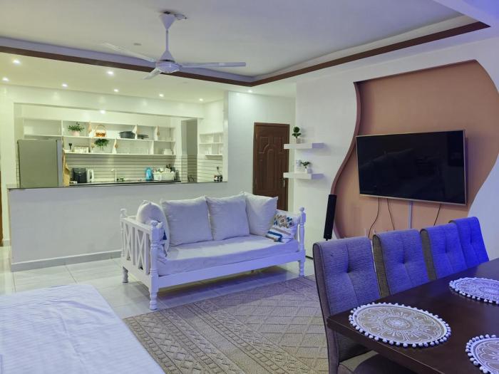 Utulivu Suites, Coastal 3BR, Pool, 7th Floor View