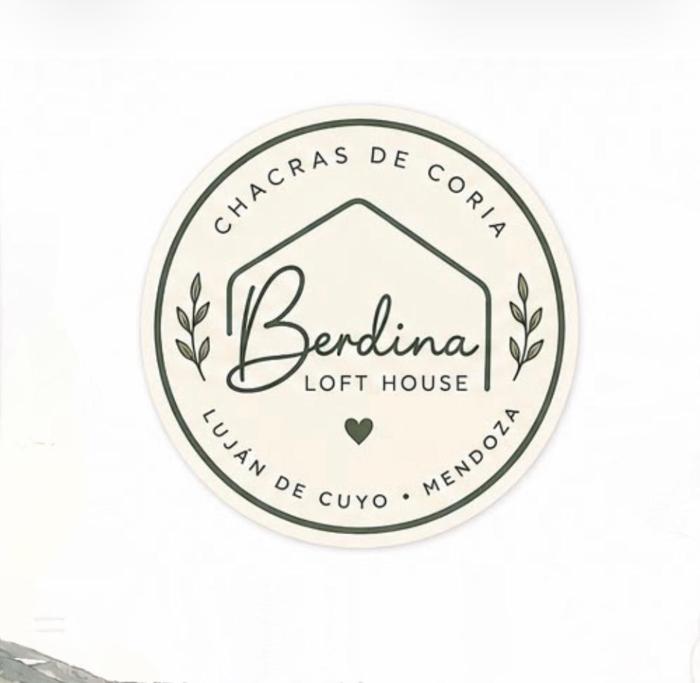 Chacras de Coria desde Berdina casa loft privada para 4 con jardín, parrilla y cochera a 5 min a pie de la plaza principal