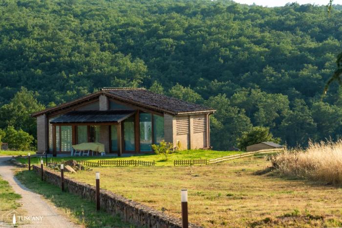 Podere "Le Rondini" in the Heart of Tuscany