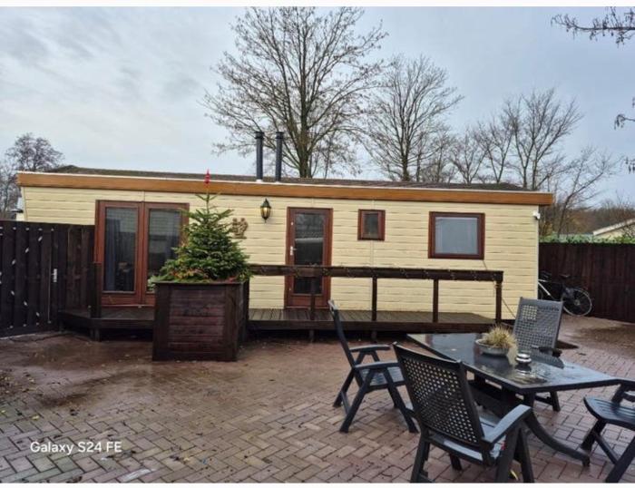 Chalet te huur op Camping de Kleine Wielen te Leeuwarden