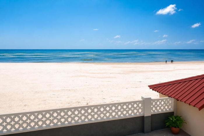 Uroa Beachfront Apt Direct Sand