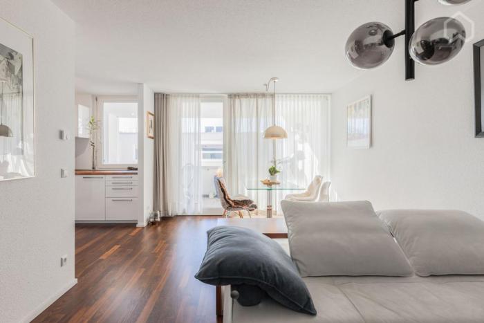 EXQUIS 2BR Luxus Apartment ROLF BENZ I Parken I Netflix I Stadtmitte I Familienfreundlich I Mercedes-Benz