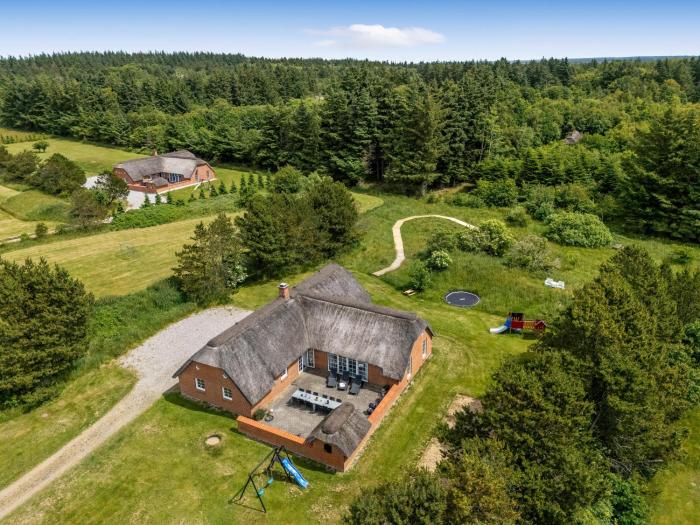 Large Pool House With Spa, Sauna And Lovely Outdoor Areas