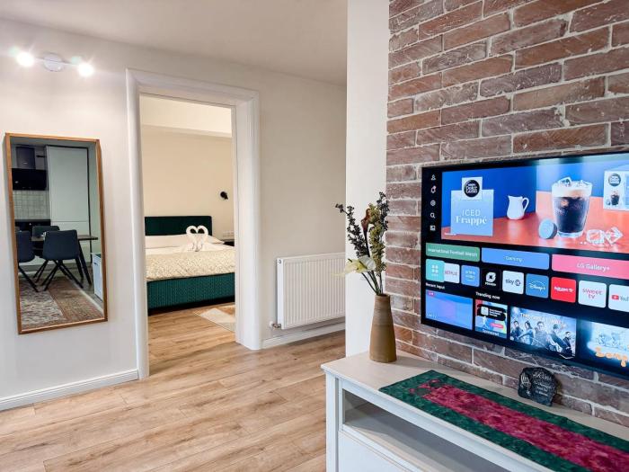 The Quiet Courtyard-Parking, 2 Bdr Apart, Garden