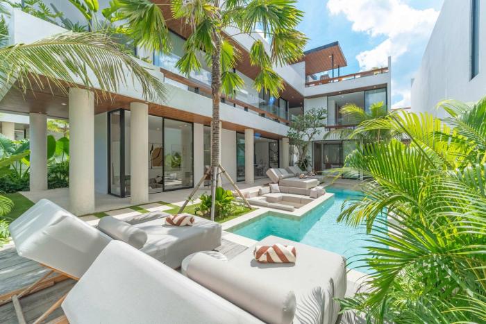 Brand New Villa Sirena Luxury 4BR - Private Pool and Rooftop in Berawa, Canggu