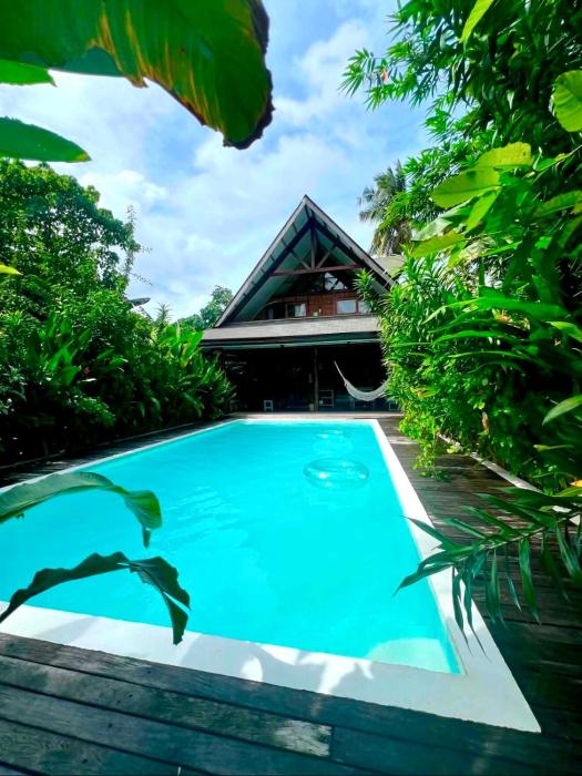 Tropical Jungle Villa 5 min walk to Cloud 9