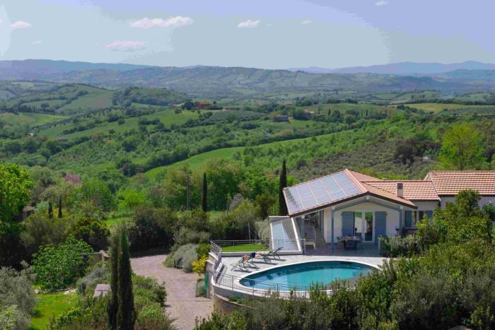 Elegant Tuscan villa