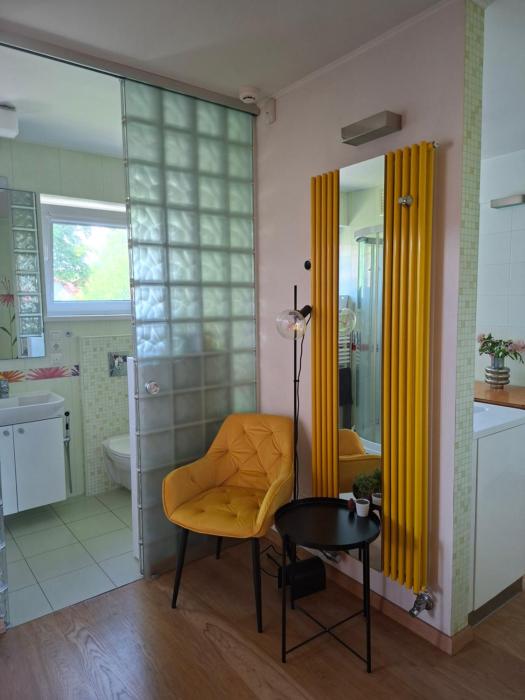 Cozy apartment - 100m beach, AC, workstation, balcony, backyard, self check-in, yoga mat