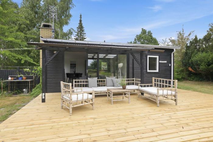 Near Beach Nordic Summerhouse 10 Min from Tisvilde