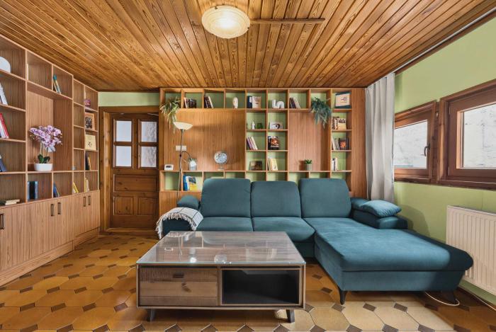 Wooden Apartment on Main Shopping Street - Old Town