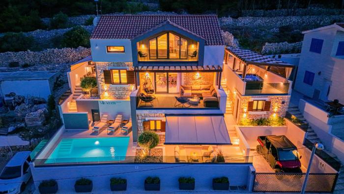 Villa Venetta,beach house,pool,jacuzzi,satellite internet-WiFi,4x4 UTV vehicle,SUP board,Island Žirje, Šibenik