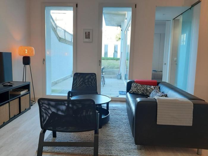 Walker House, 2-bedroom flat, garden - Downtown Porto