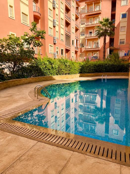 Palm Studio Pool & Parking