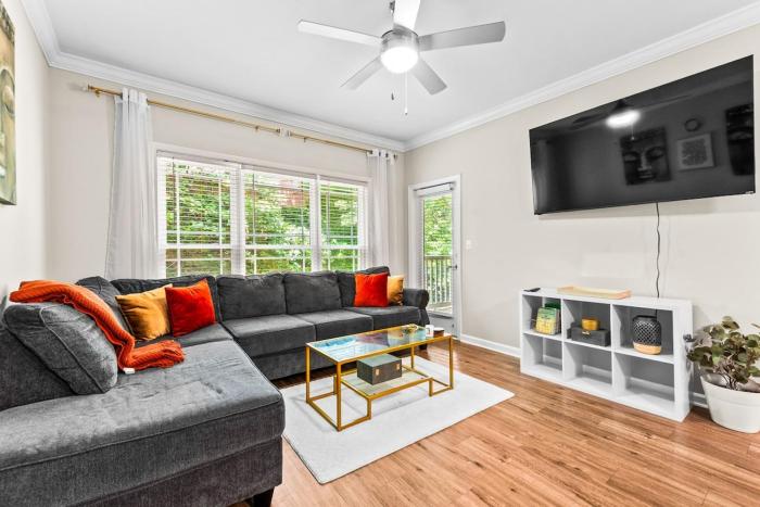 Cozy Oasis, Mins from ATL, Free Parking and Pool