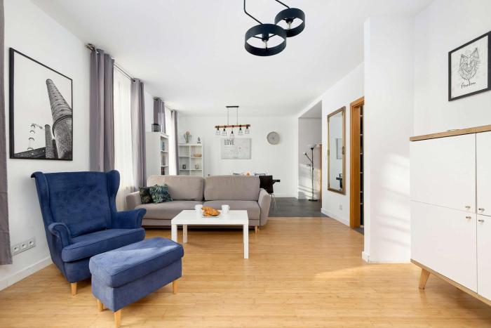 Unique Two Bedroom Apartment Perfect for Remote Work by Noclegi Renters