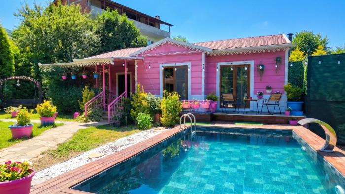 Maşukiye pink house bungalow