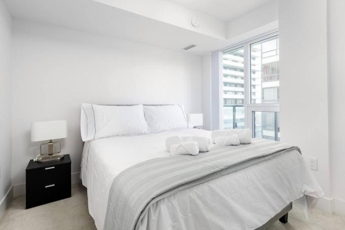 Stylish Condo Downtown UofT Ryerson