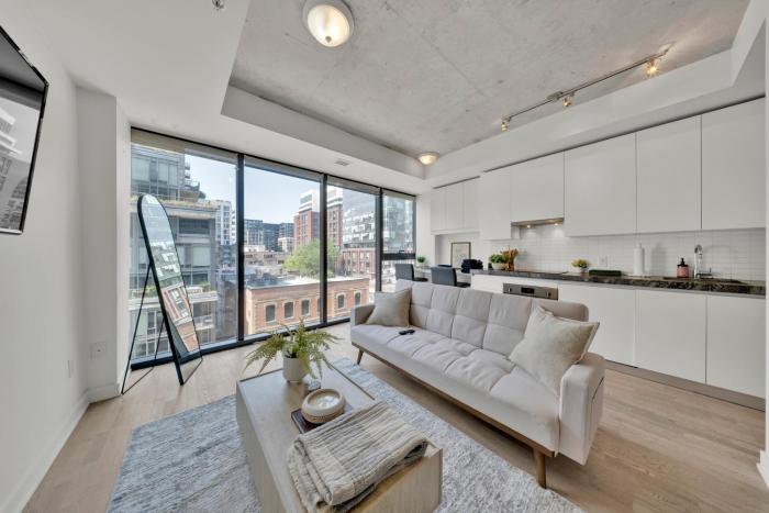 Downtown Toronto Lux 1BR on King St