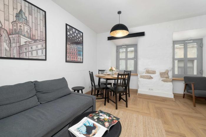 Two-Level Apartment in the City Center with Air Conditioning by Noclegi Renters