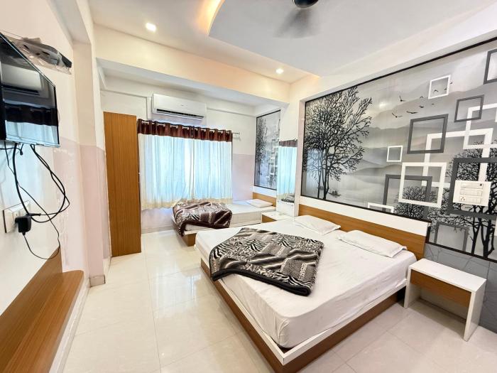 HOTEL KAJAL 966O9O1OO6 Just 150mtr from Shreenathji temple