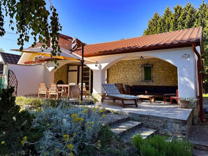 Kenese Retreat House for 8 w AC by NW