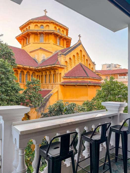 Canopée House - Heritage 4-Story Home & Church View