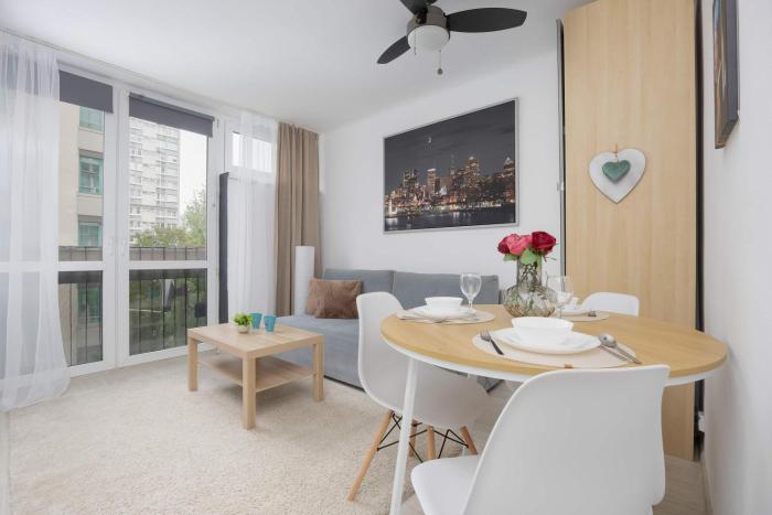 Cozy Pet-Friendly Studio in Downtown by Noclegi Renters