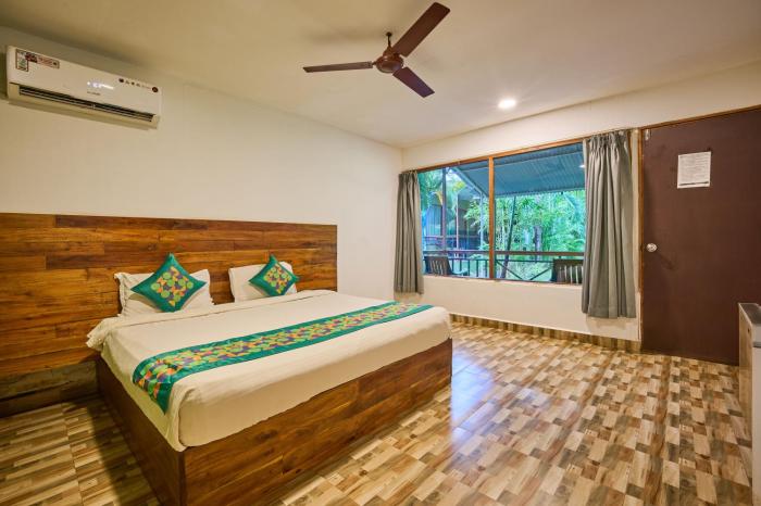 Treebo Lands End Beach Resort - 100m From Morjim Beach