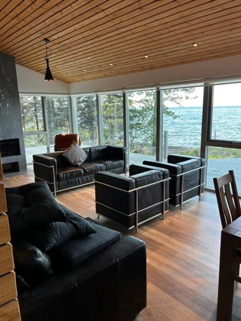 Scenic Lakeview Cottage near Þingvellir - Sleeps 6