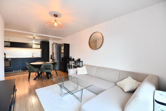 Elegant Apartment with Balcony Near Paris & TGV