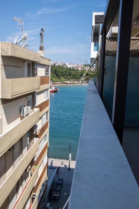 Ampotis Luxury Apartment by the Sea