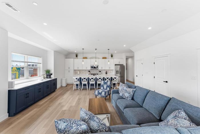 Luxury Top-Floor 3BR Condo with Pool, Just 2 Blocks from the Beach!