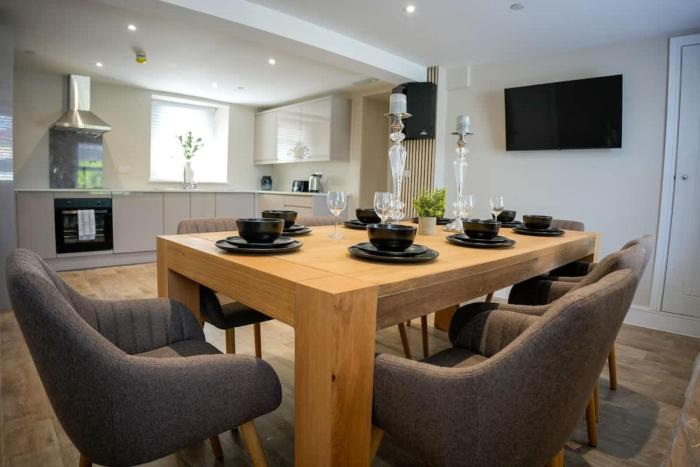 Contractor Group Stay with TVs Wi-Fi & Outdoor Area