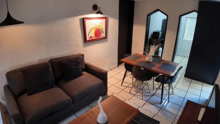 Ground-Floor Apartment Near Expo GDL Central