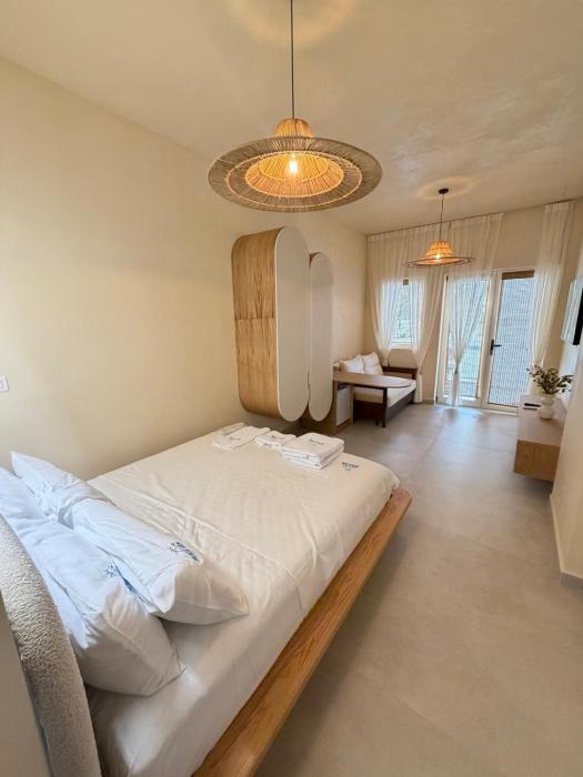 Delor Studio Apartment Santorini
