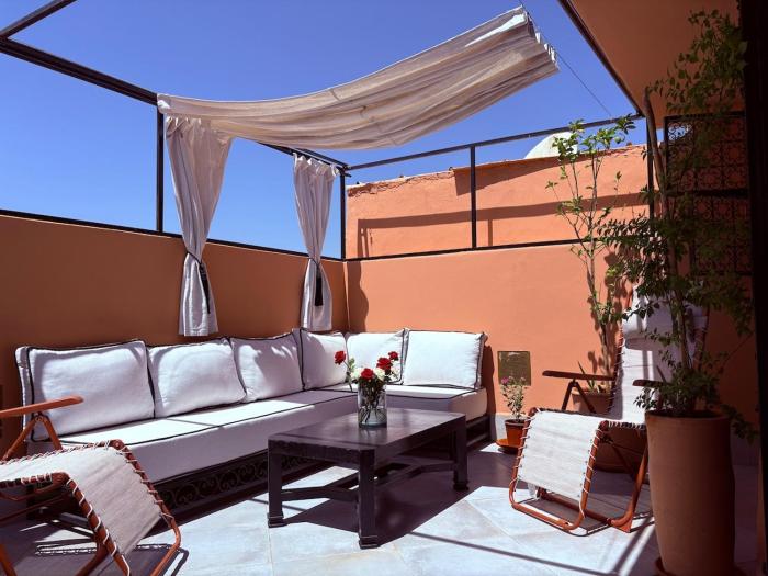Riad Souffle dOrient, excellent access, pool, medina