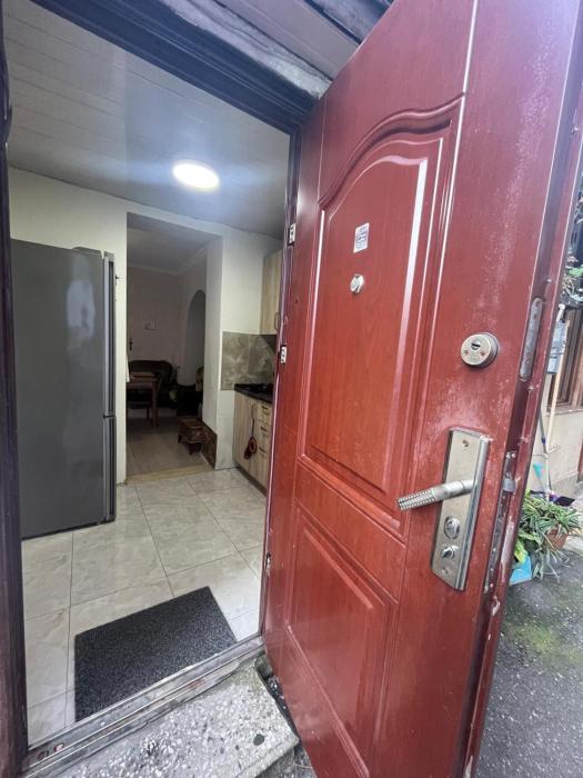 Baratashvili 27 Italian Yard Apartment