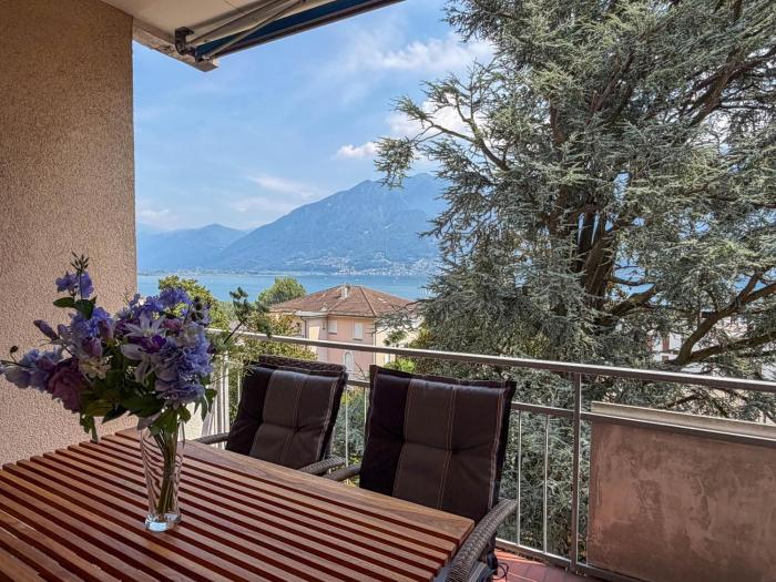 Moderne Ferienwohnung mit Seeblick, Pool & Balkon