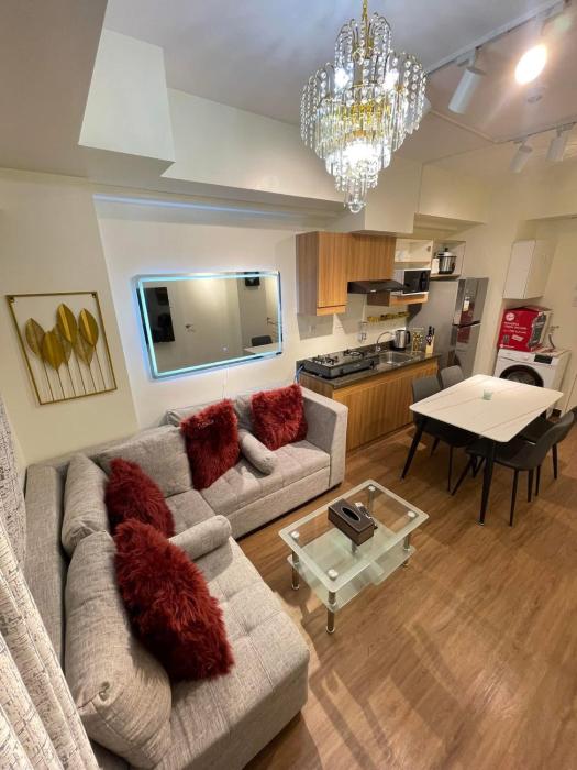 One Bedroom with Balcony 46th Floor next to Penthouse & Sky lounge