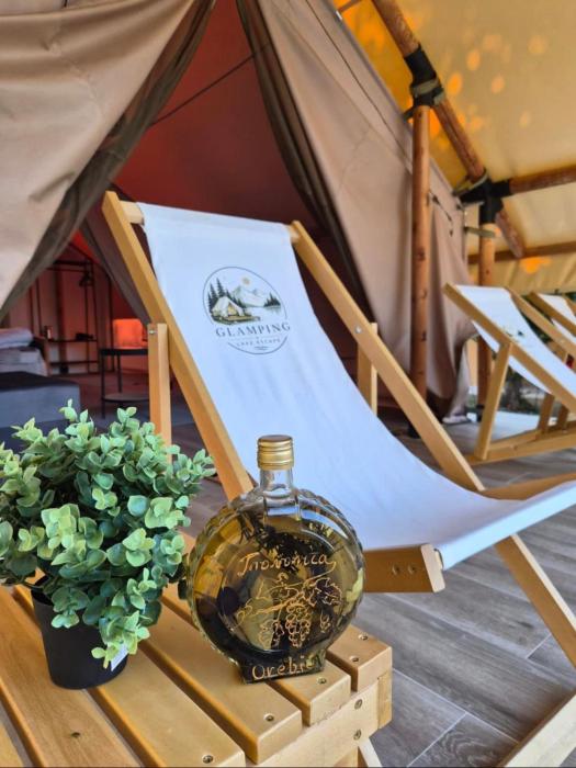 Glamping Lake Escape