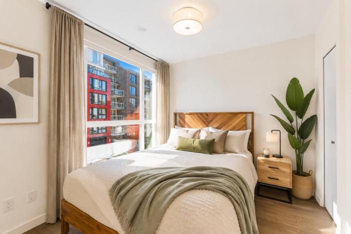 Stylish 2 Bedroom Near Gastown and Rogers Arena