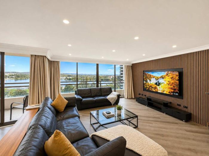 Lakefront Panorama Elite