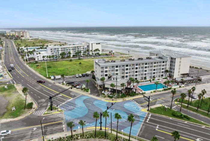 Howard Johnson by Wyndham Oceanfront Daytona Beach