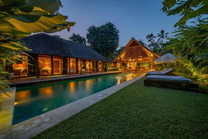 Balinese Villa - 16m Pool - Gardens - 5 Min Beach