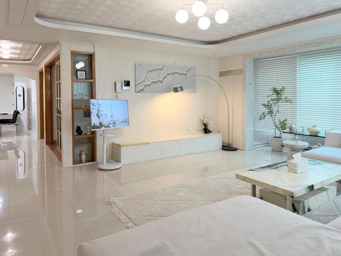 Extra large, 4 minutes to Unju Station, 9 minutes to Yeoksam Station, Gangnam, Seolleung, COEX, Apgujeong, Cheongdam, 1 minute to convenience store, Parking, luggage storage, Pickup