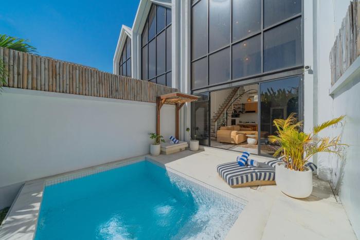 Garita - New Sleek 2BR Canggu Villa, 10 Mins to Beach Life!